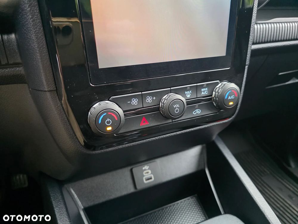 Ford Ranger 2.0 EcoBlue 4x4 DC XLT - 24