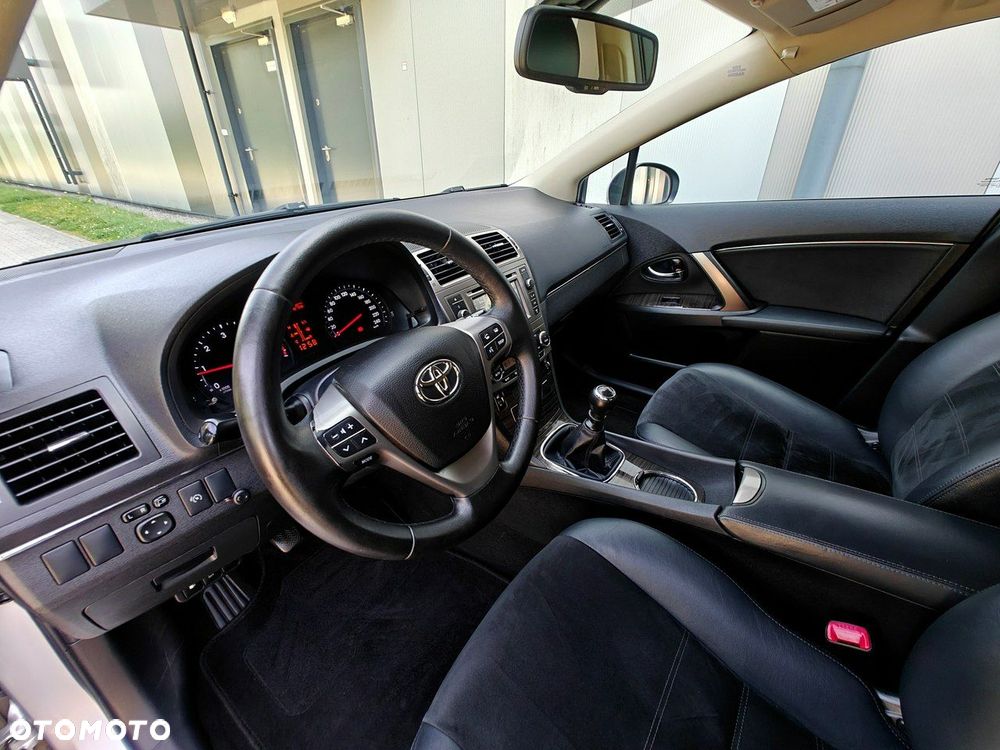 Toyota Avensis 2.0 D-4D Premium - 24