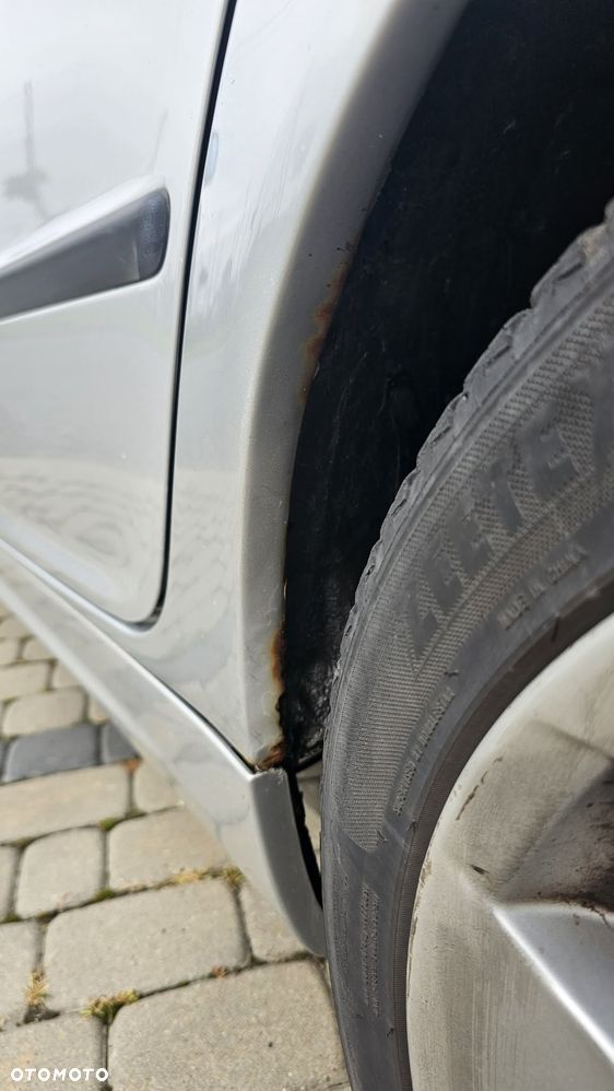 BMW Seria 3 330i - 12