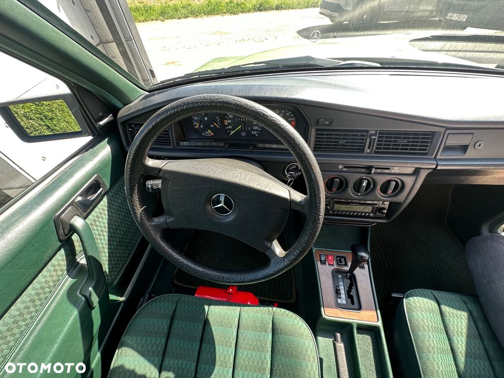 Mercedes-Benz W201 (190) - 15