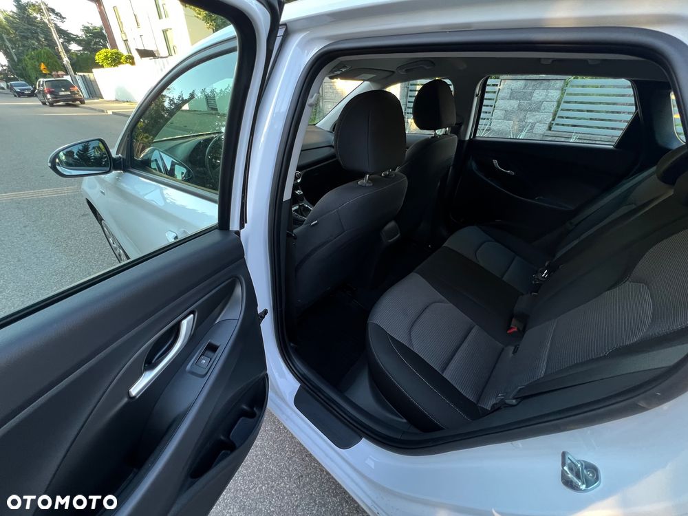 Hyundai i30 1.5 T-GDI 48V Classic + - 13