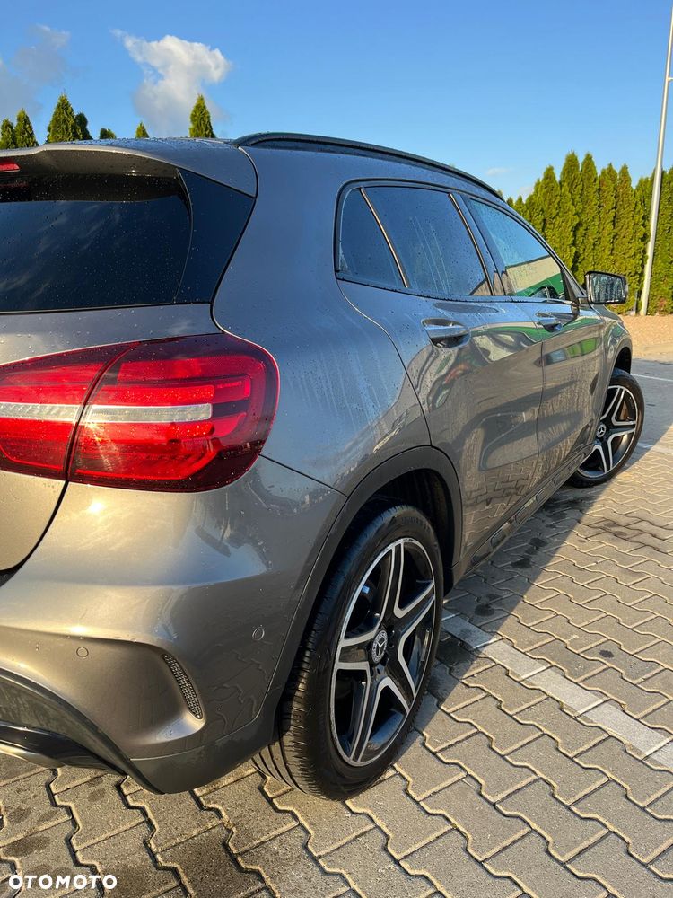 Mercedes-Benz GLA - 4