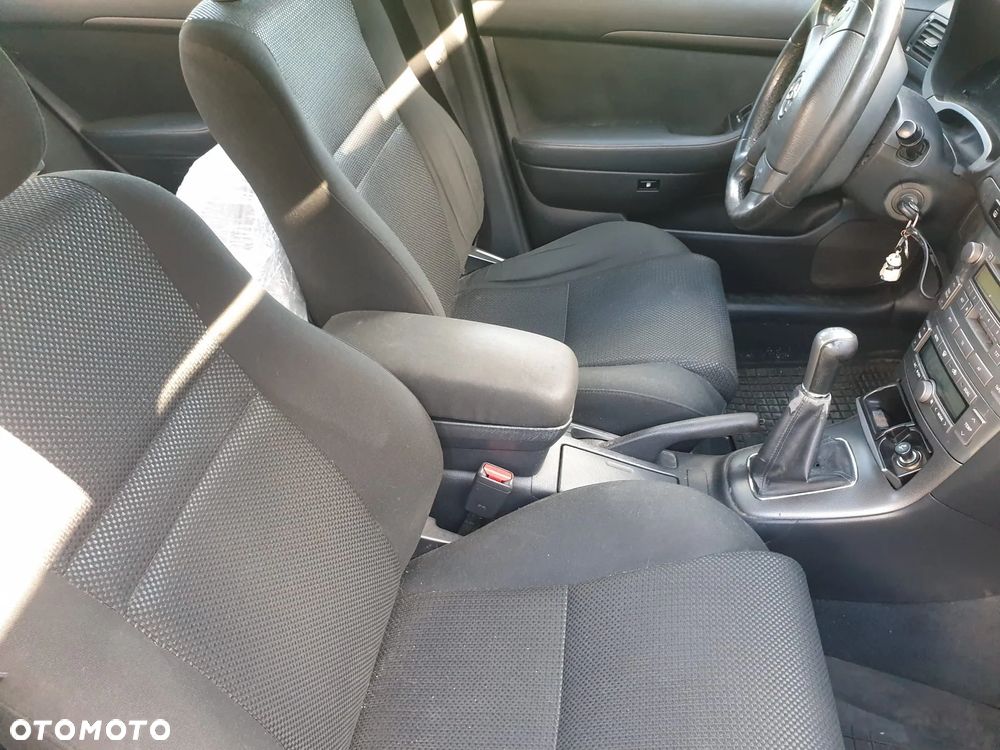 Toyota Avensis - 4
