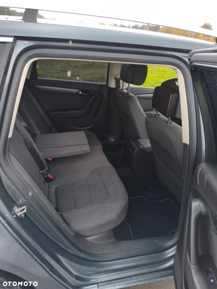 Volkswagen Passat - 16