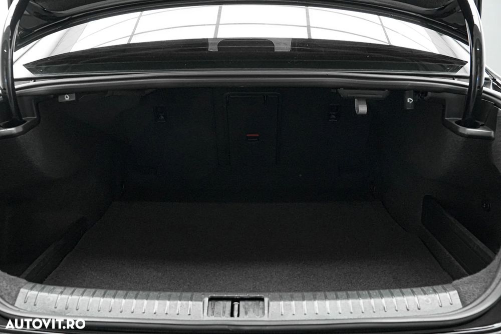 Volkswagen Passat 2.0 TDI DSG Highline - 28