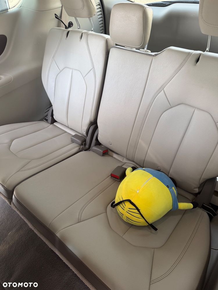 Chrysler Pacifica - 8