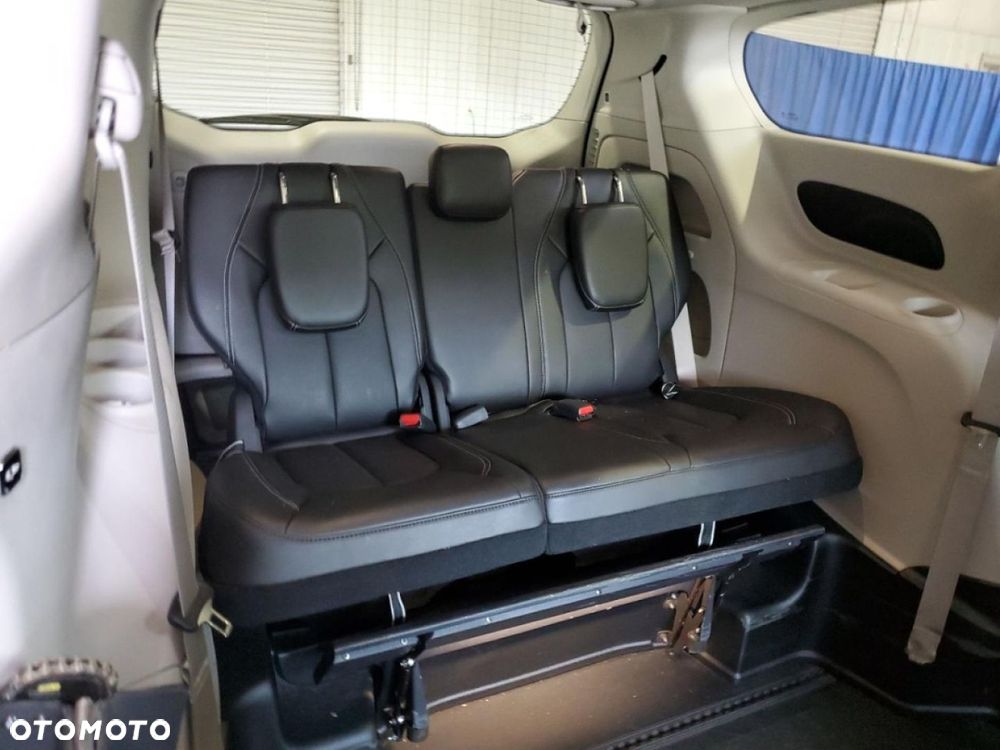 Chrysler Pacifica - 9