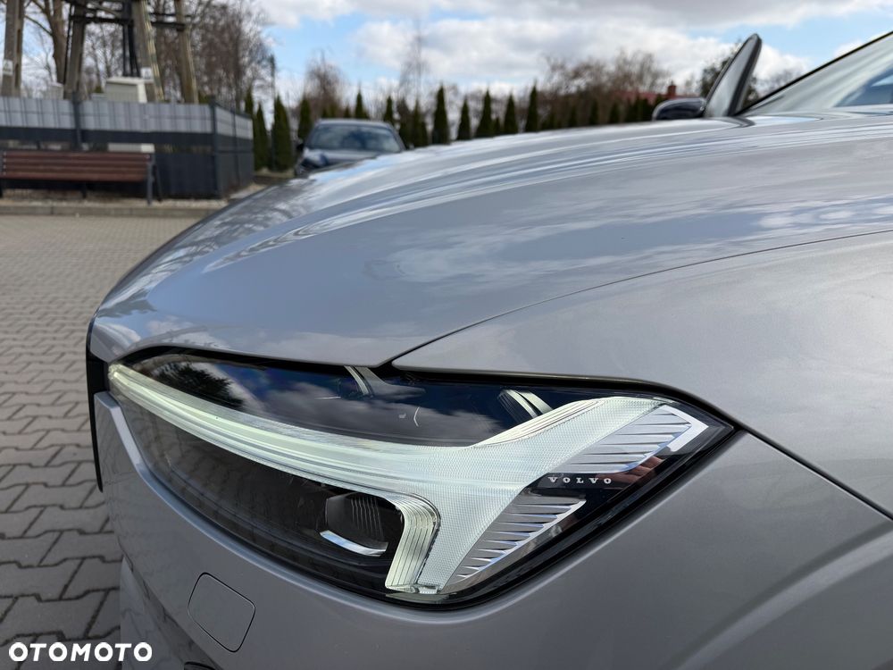 Volvo XC 60 B4 D Plus Dark - 21