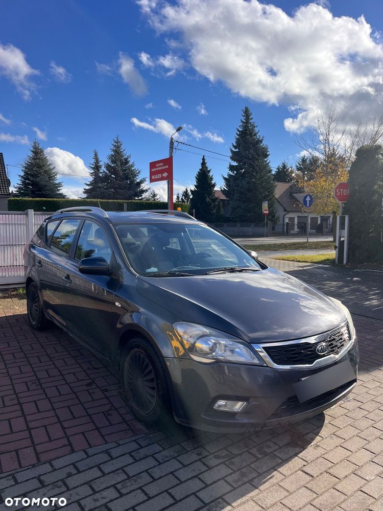 Kia Ceed 1.4 CVVT SW Dream-Team Edition - 1