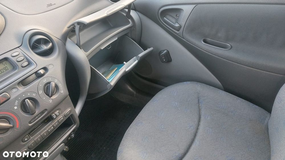 Toyota Yaris - 15