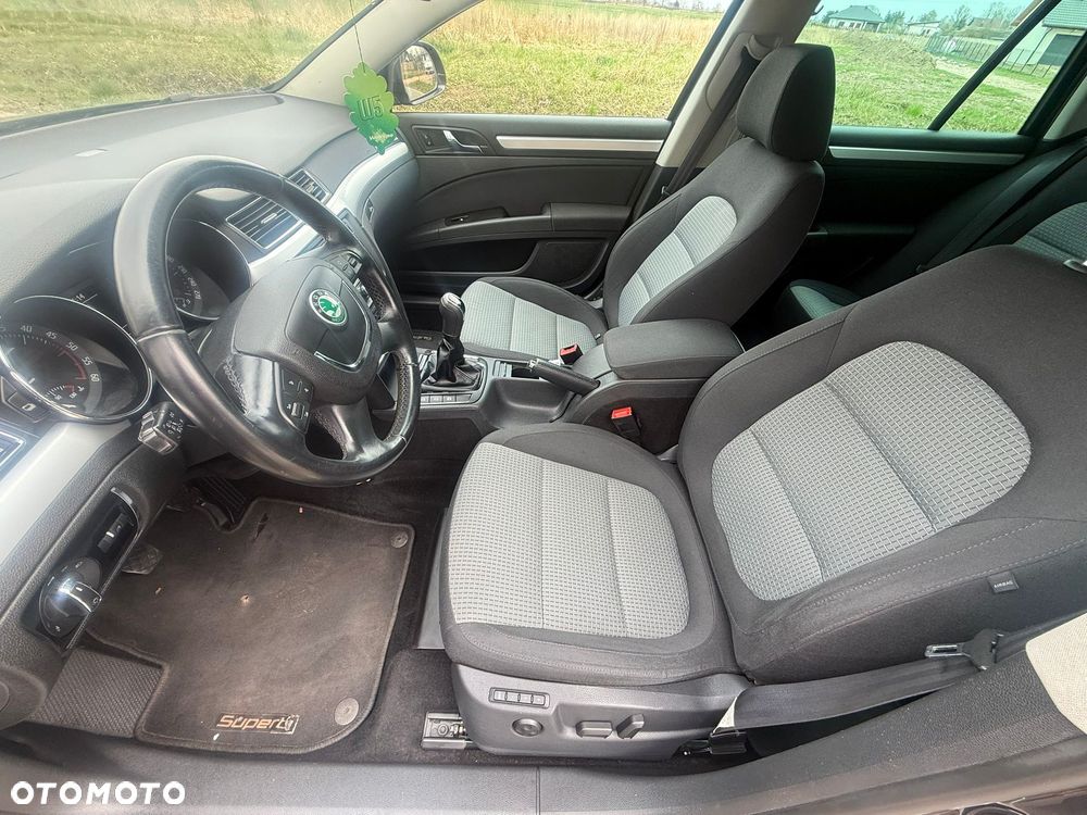 Skoda Superb 1.6 TDI GreenLine - 28