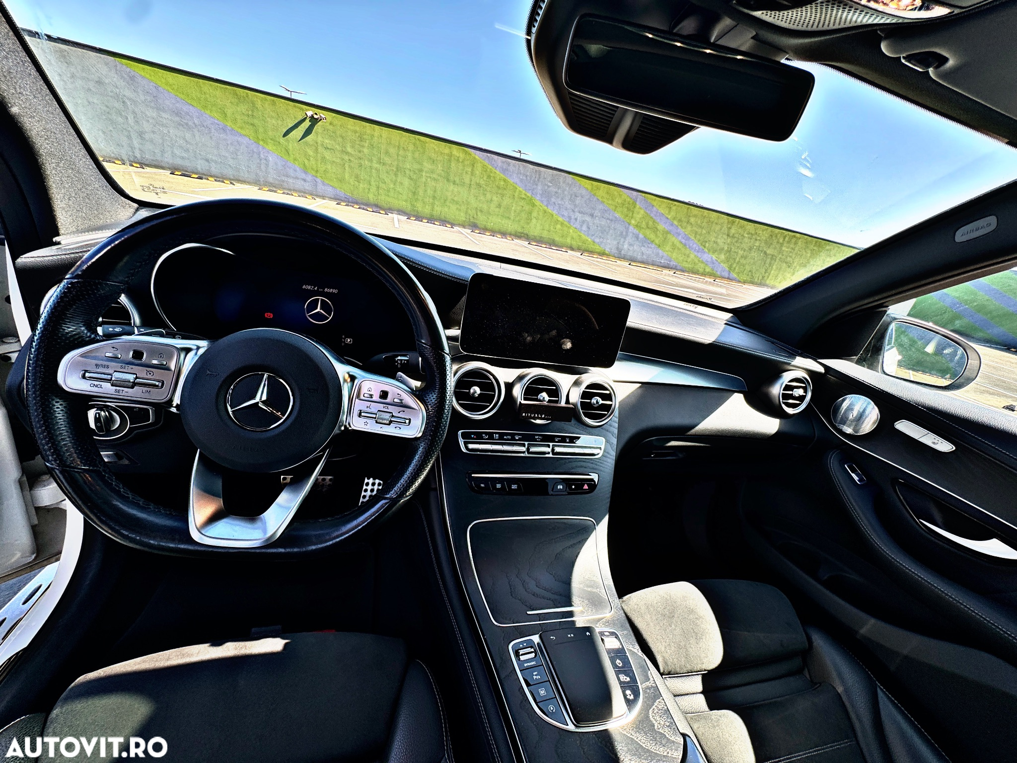 Mercedes-Benz GLC 300 d 4Matic 9G-TRONIC AMG Line Plus - 10