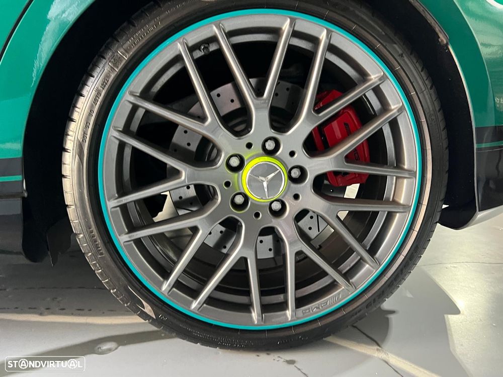 Mercedes-Benz A 45 AMG 4Matic Speedshift 7G-DCT PETRONAS 2015 World Champion Edition - 31