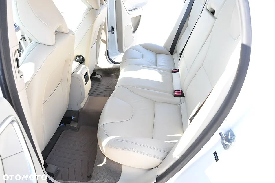 Volvo XC 60 T6 AWD Momentum - 17