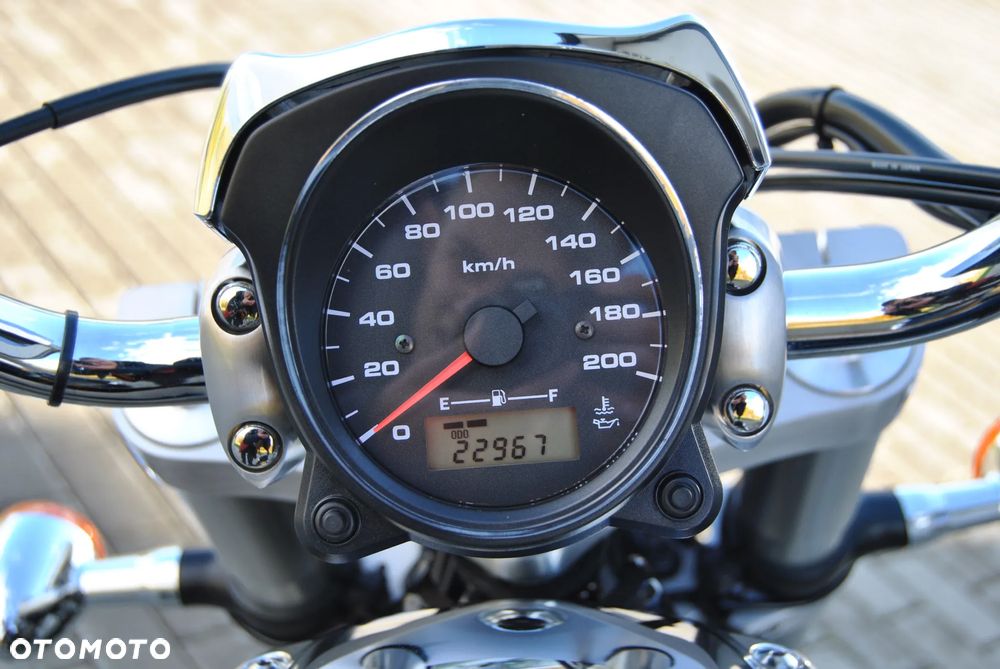 Suzuki Intruder - 9