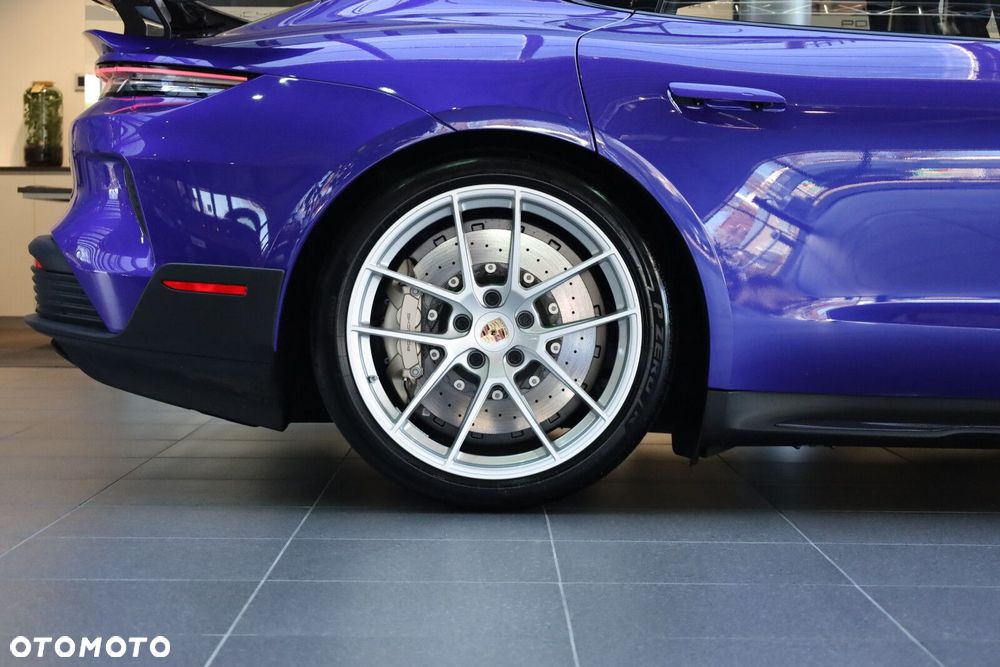 Porsche Taycan - 9