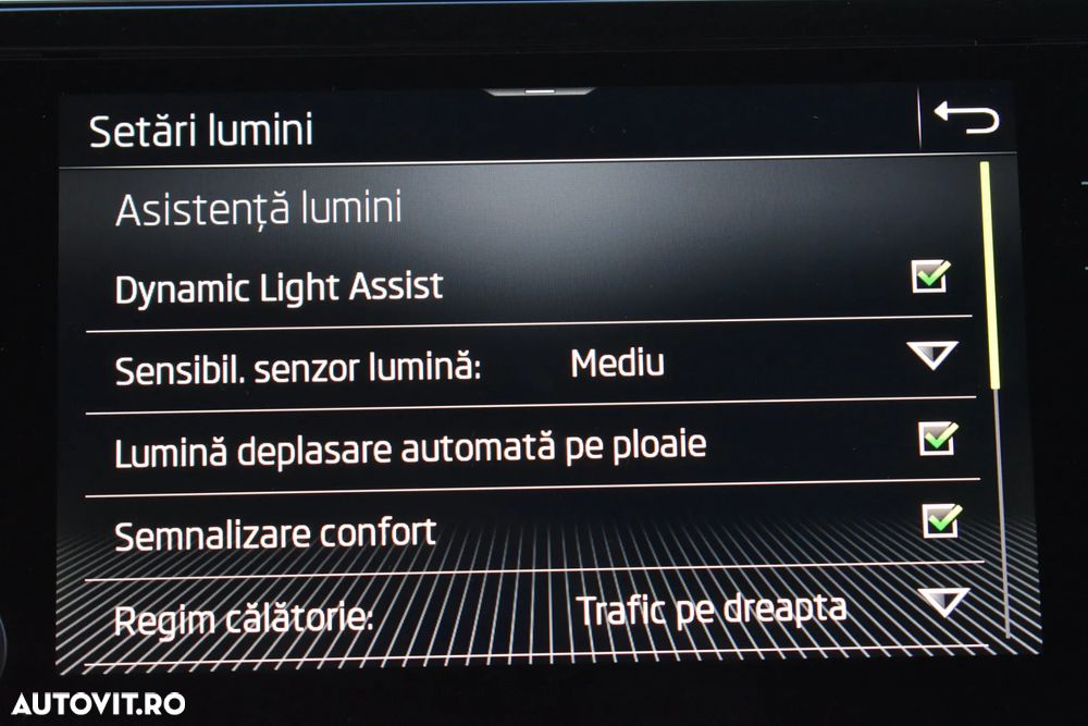 Skoda Superb Combi 2.0 TDI DSG Ambition - 28