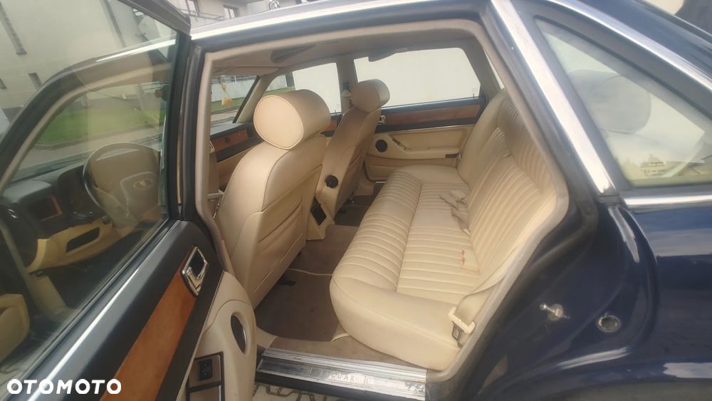 Jaguar XJ Soverign 3.2i - 10