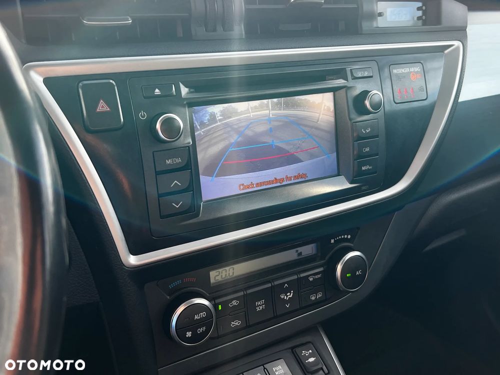 Toyota Auris 1.8 HSD Luna - 22