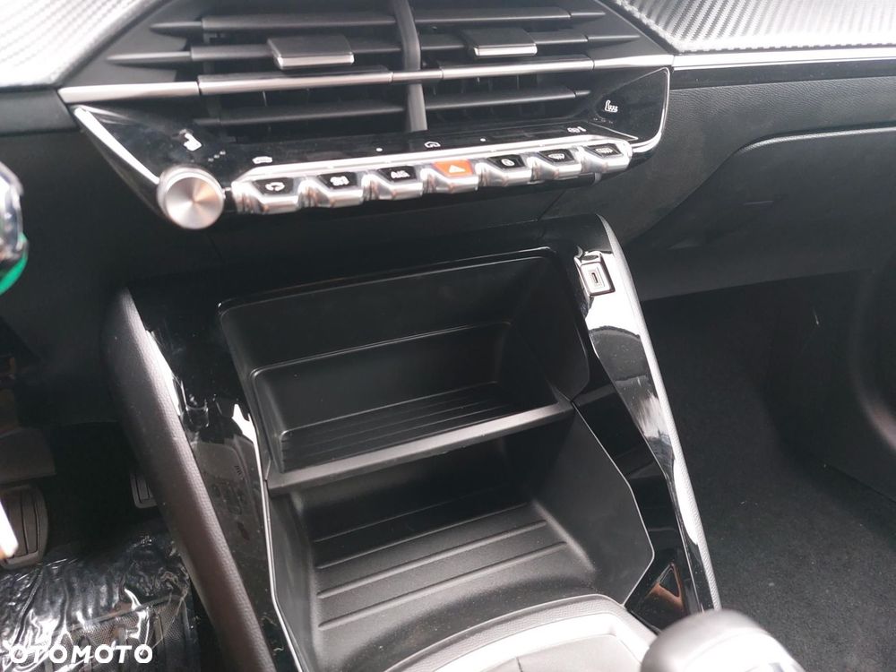 Peugeot 208 - 19