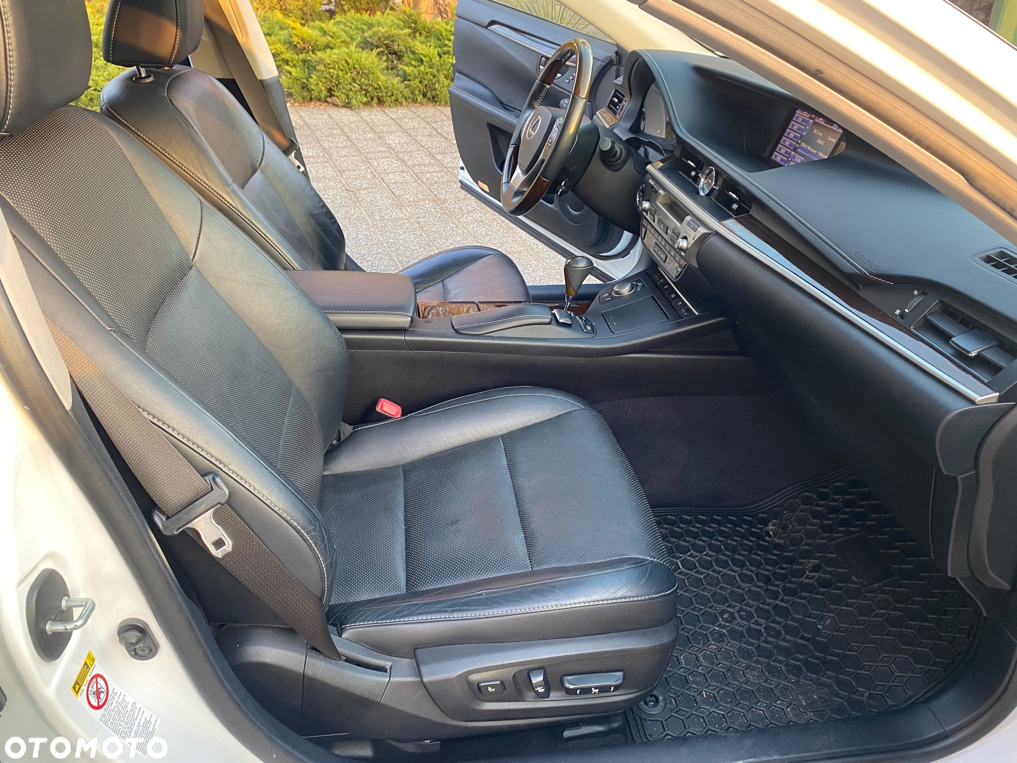 Lexus ES 300h Prestige - 24