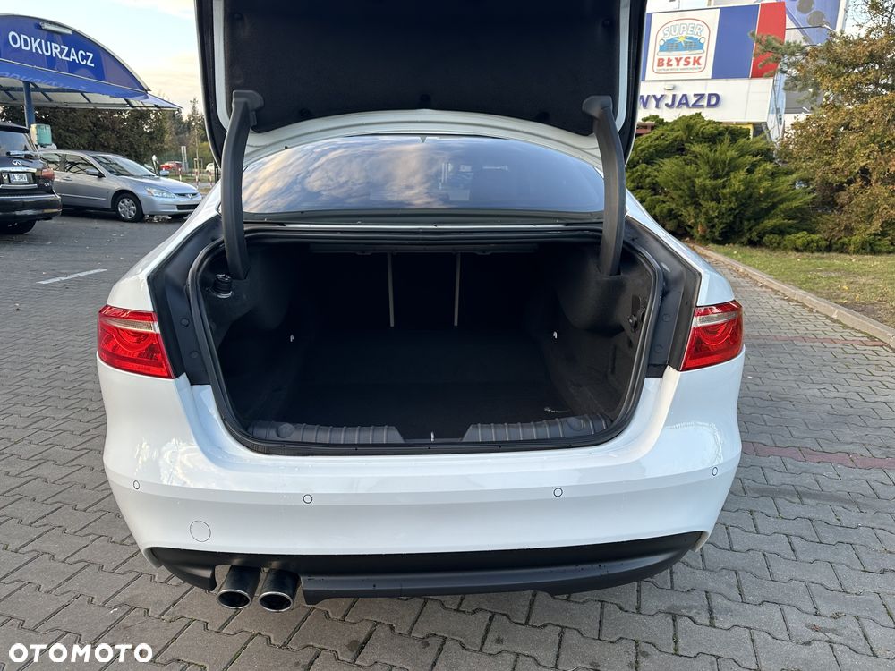 Jaguar XF 2.0 i4D Portfolio - 10