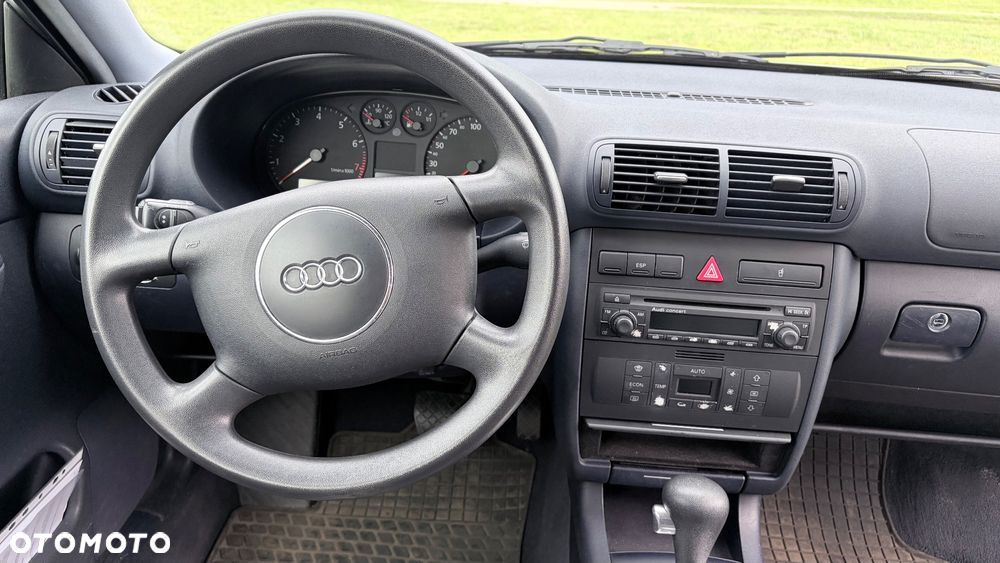 Audi A3 Sportback 1.6 Ambiente - 26