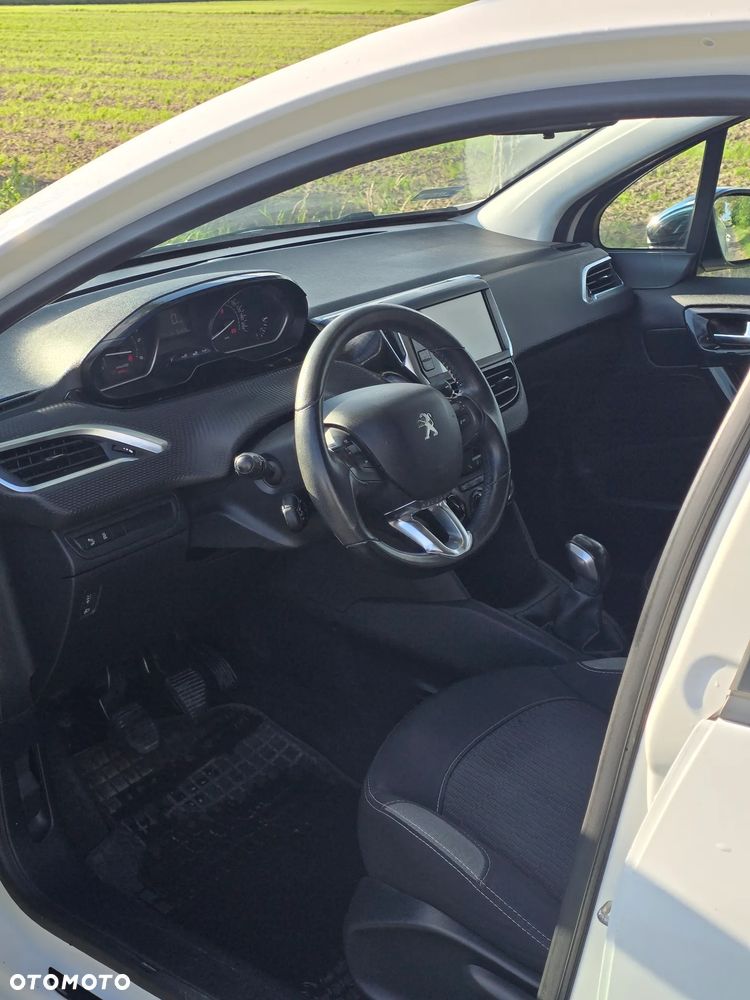 Peugeot 208 - 7