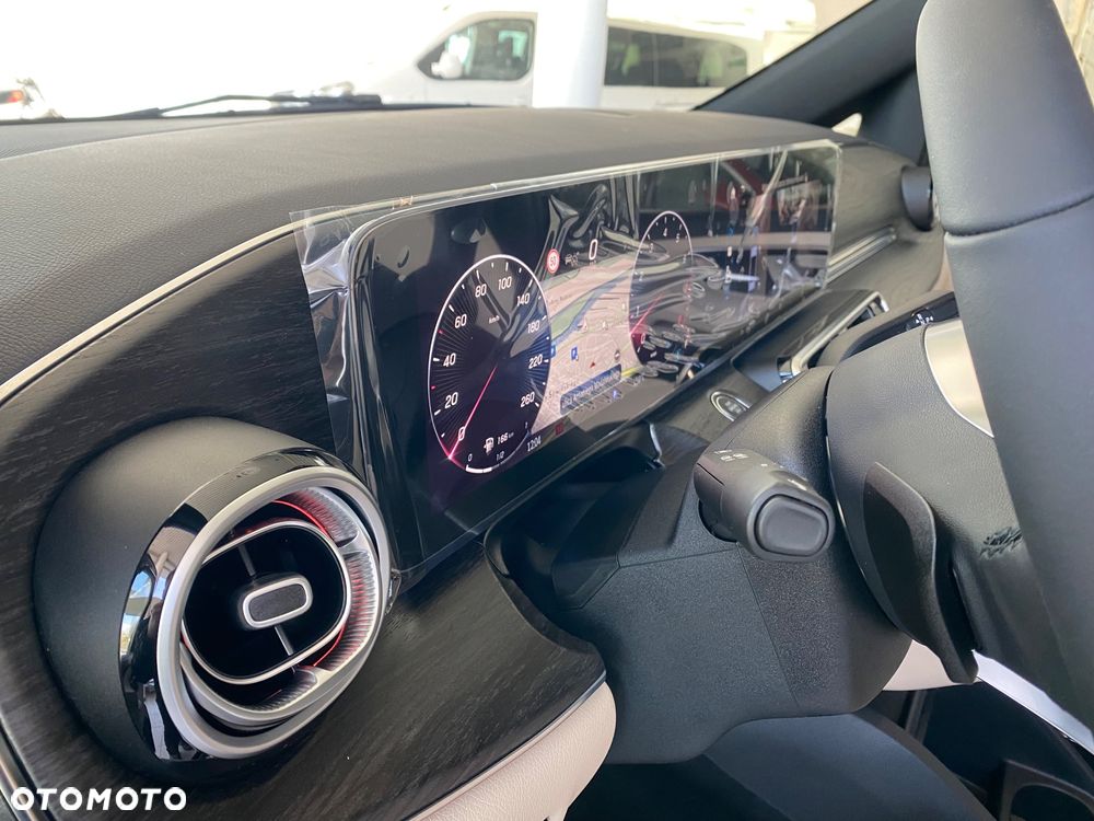 Mercedes-Benz Klasa V - 26