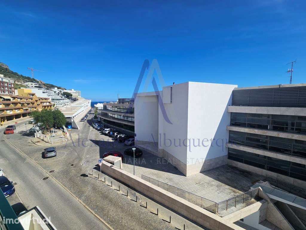 Luxuoso Duplex T 3 na Vila de Sesimbra, em segunda linha da Praia - Grande imagem: 2/30