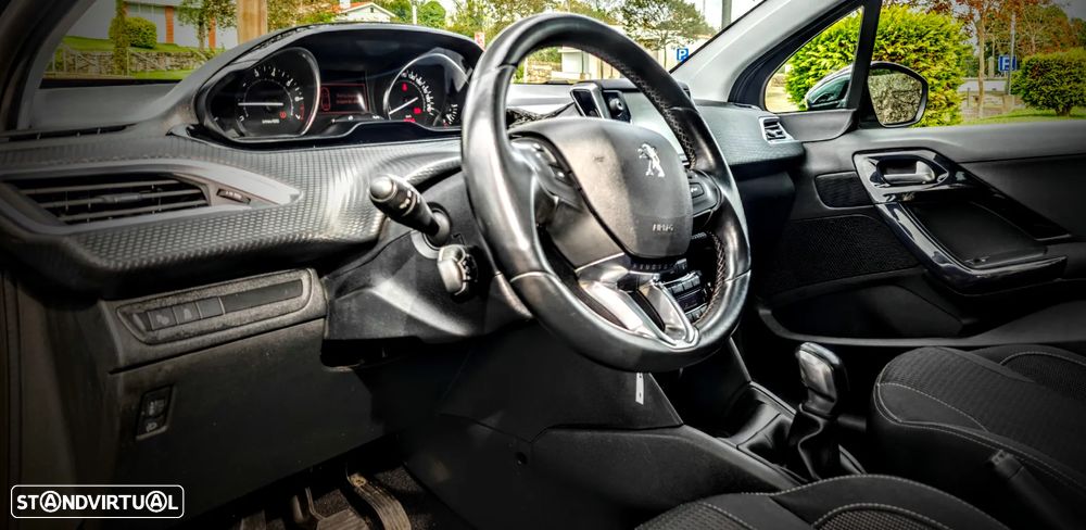 Peugeot 208 1.2 PureTech Allure - 15