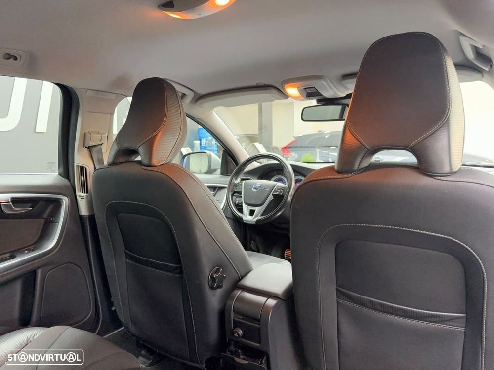 Volvo V60 2.0 D2 R-Design Momentum - 24
