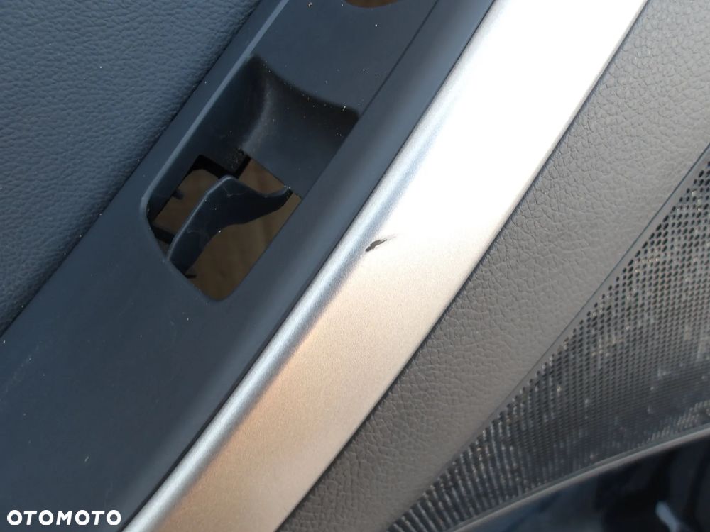 BOCZEK DRZWI LEWY HYUNDAI I30 II 3D - 4