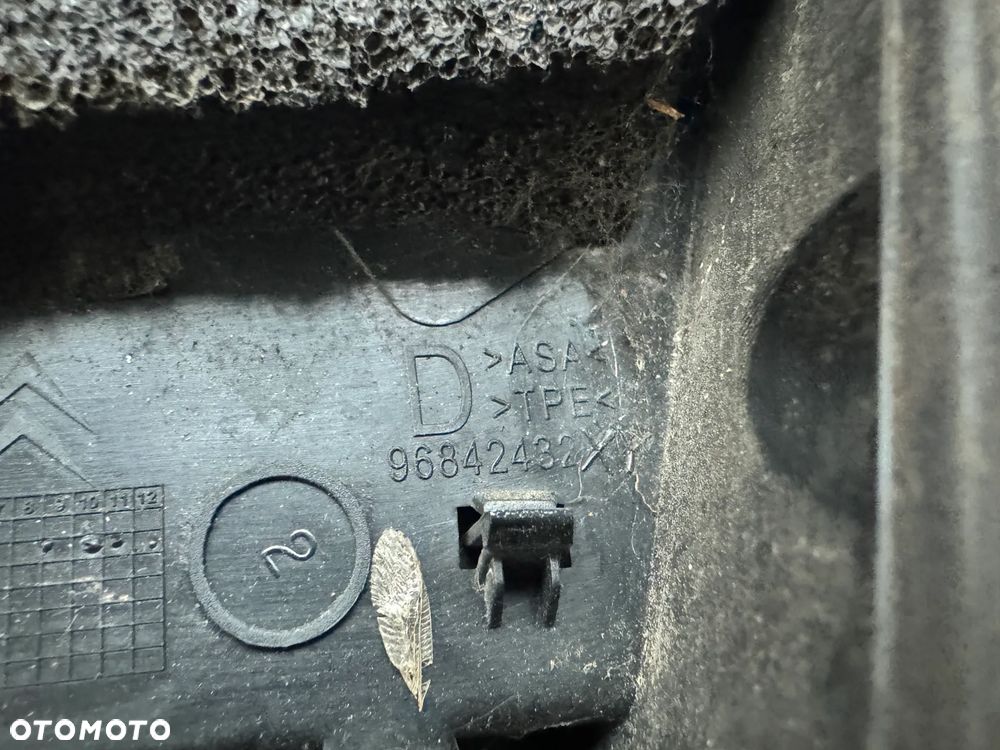 obudowa lusterka trójkąt peugeot 3008 prawa 96842432 - 3