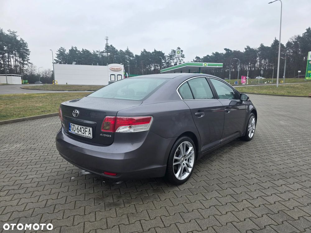 Toyota Avensis 1.8 Style - 9