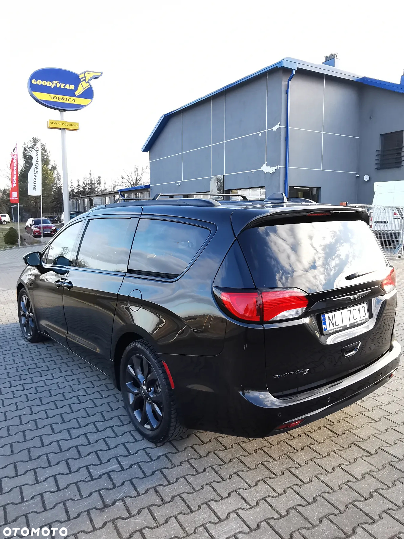 Chrysler Pacifica - 5