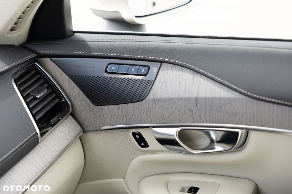 Volvo XC 90 T8 AWD Plug-In Hybrid Inscription 7os - 38