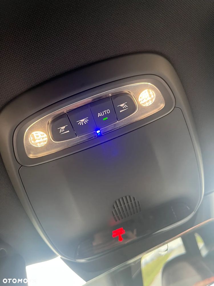 Volvo V40 D2 R-Design - 27