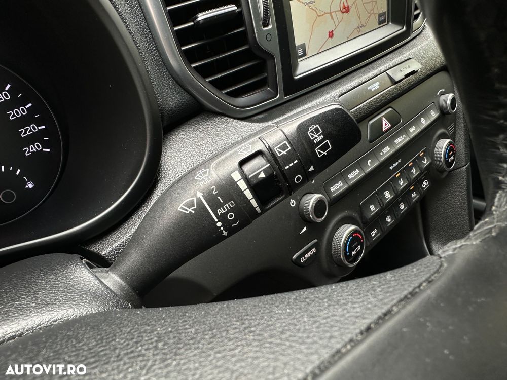 Kia Sportage 1.7 CRDI 2WD ISG Aut. Dream-Team Edition - 16