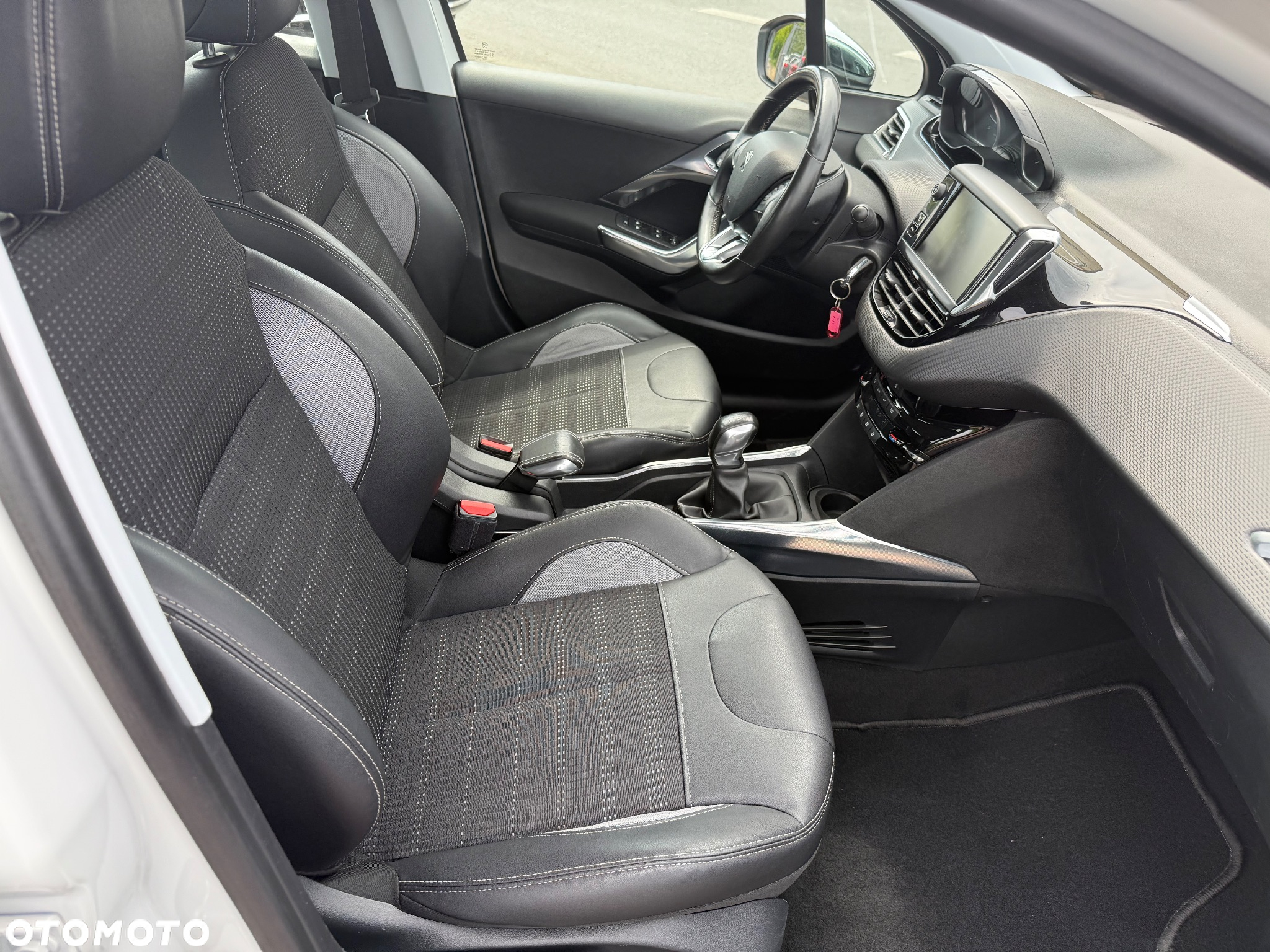 Peugeot 2008 1.6 e-HDi Allure S&S - 9