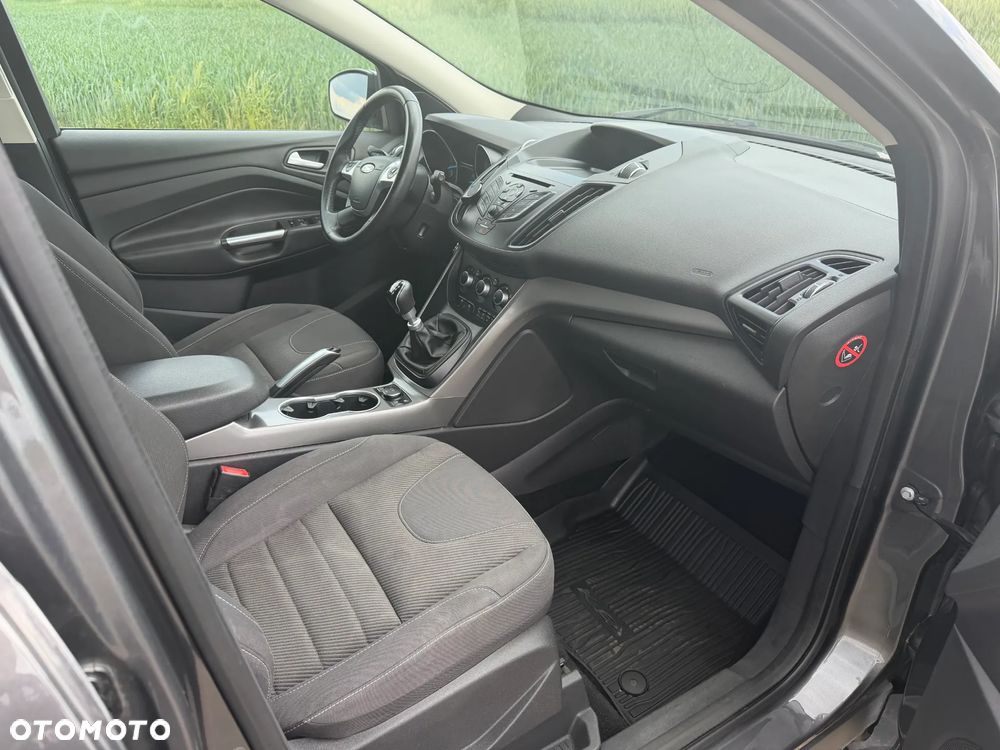 Ford Kuga - 10