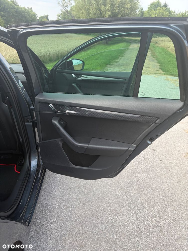 Skoda Octavia 2.0 TDI RS DSG - 30