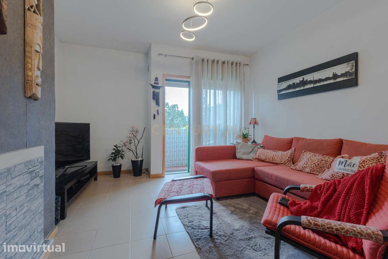Fantástico Apartamento T2 com Lareira, Varanda e Lugar de Garagem | Fâ - Grande imagem: 5/26