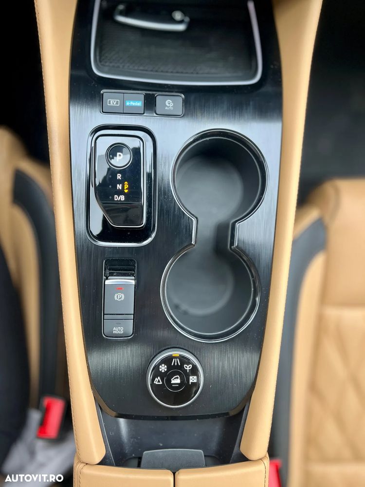 Nissan X-Trail e4ORCE 5 locuri Tekna - 11