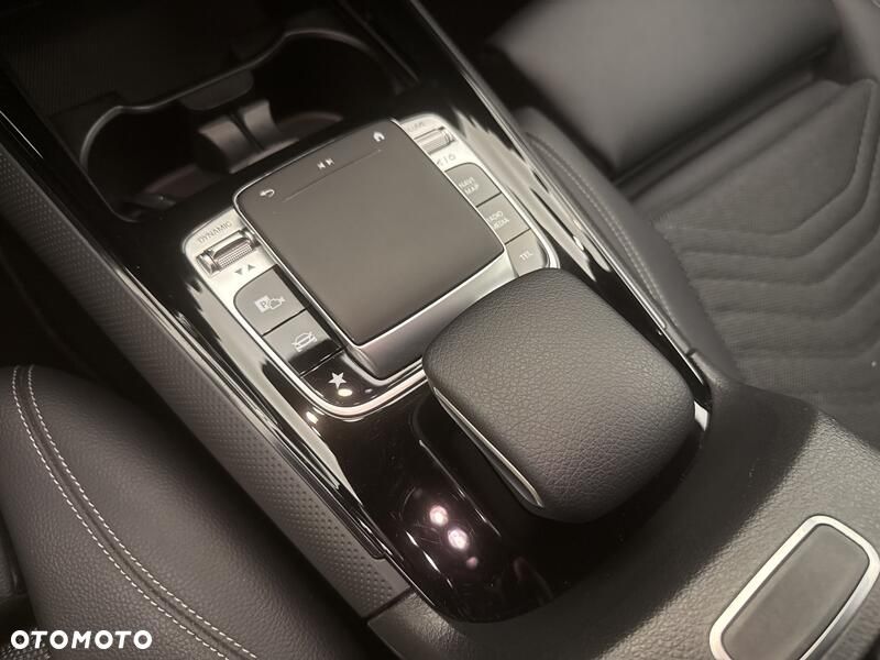 Mercedes-Benz GLB 200 7G-DCT - 18