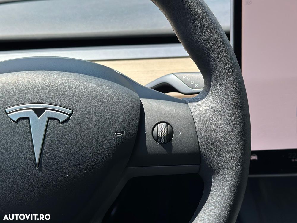 Tesla Model Y Long Range Dual Motor AWD - 25