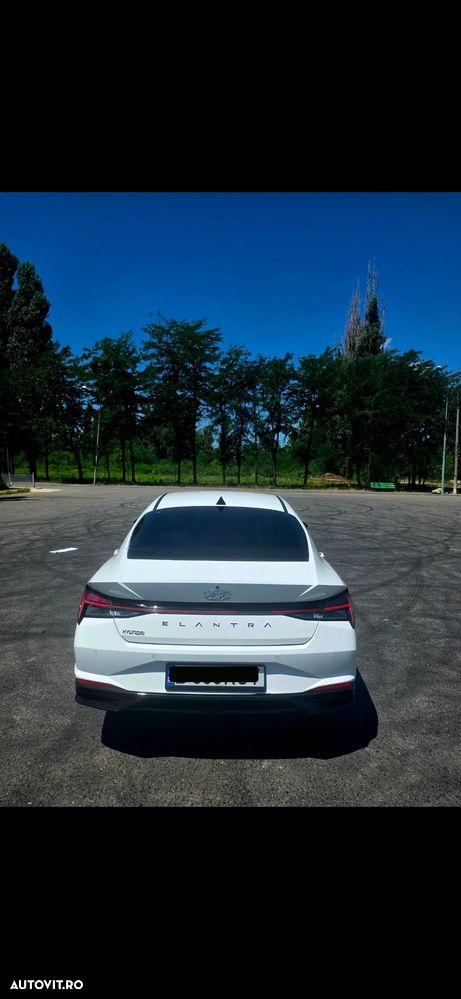 Hyundai Elantra 1.6 l 123 CP 6MT Exclusive - 23