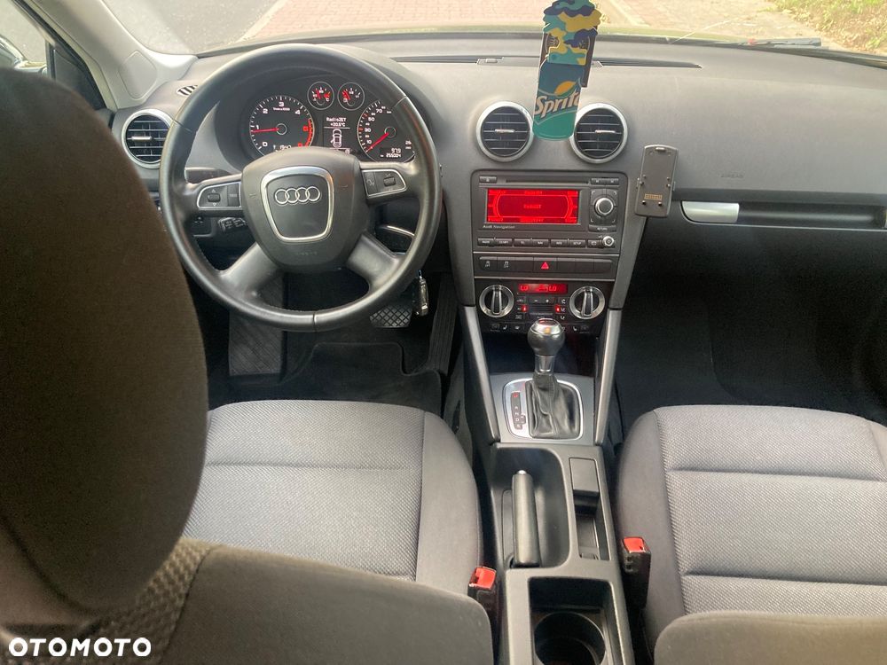 Audi A3 Sportback 1.6 TDI DPF S tronic Ambiente - 4