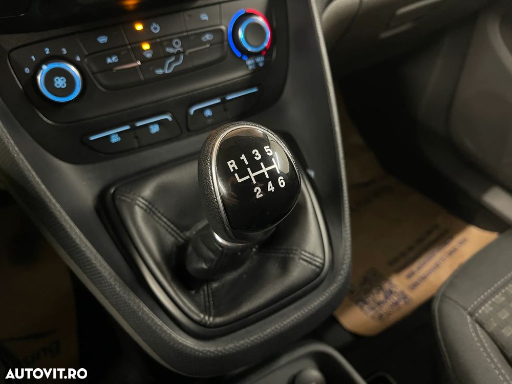 Ford Transit Connect - 11