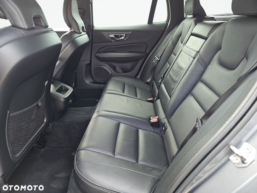 Volvo V60 Cross Country Pro D4 AWD - 29